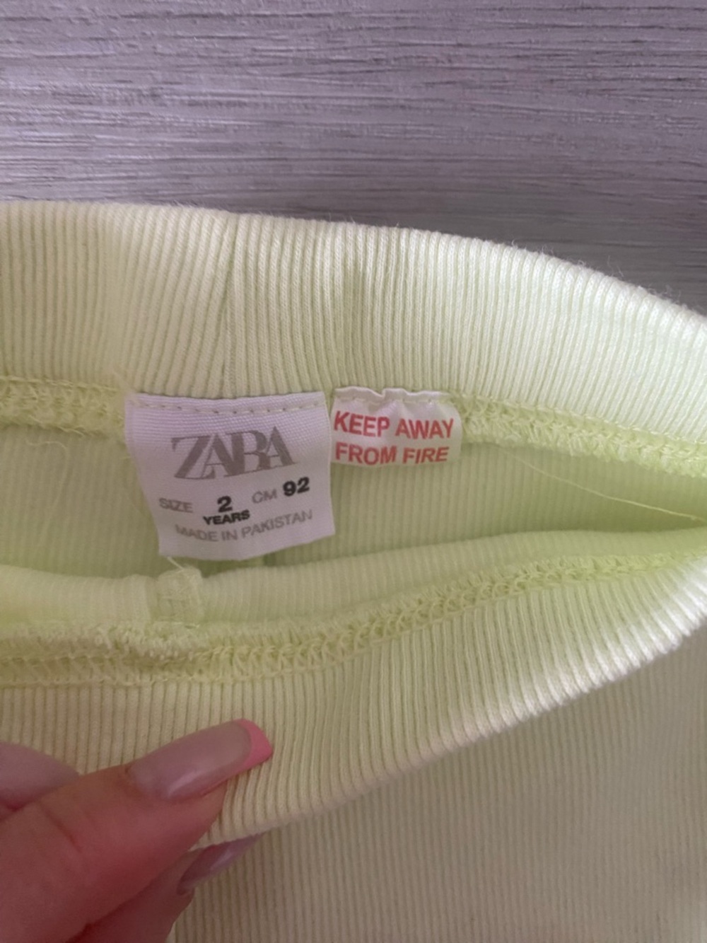 Zara Pale Lemon Ribbed Shorts - Picture 2 of 6